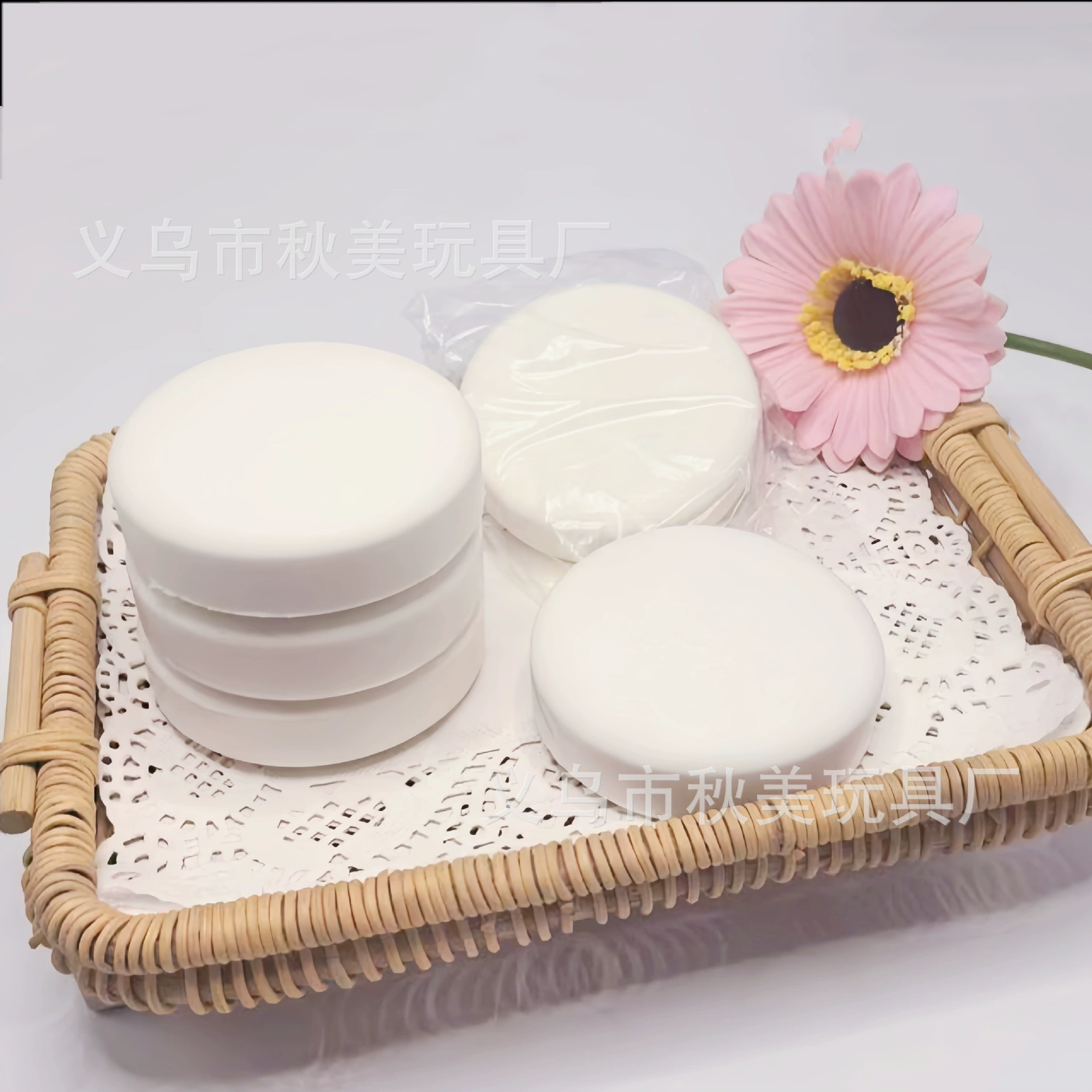 Древние ранние рисовые лепешки медленно отжимают