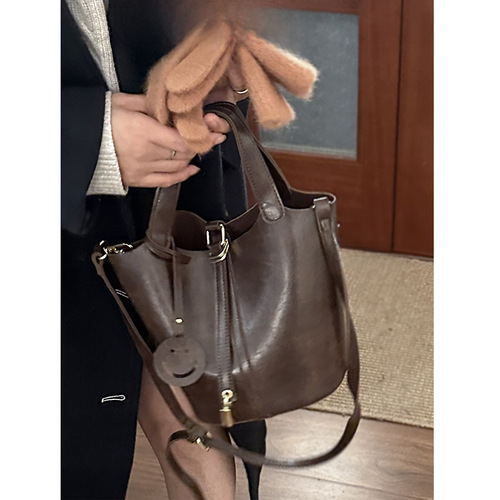 Bucket bag autumn and winter new retro niche bag fashion versatile texture handbag women's bag high-end crossbody bag