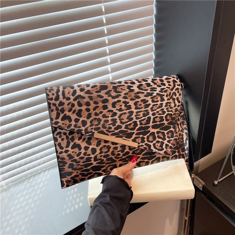 Estampado de leopardo caqui