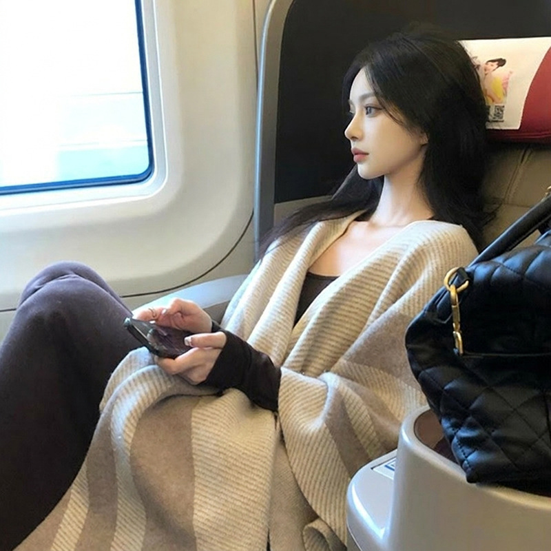 2025 New Early Spring Shawl Women's High-end Fashion Travel Cloak Yunnan Xinjiang Travel Equipment Coat