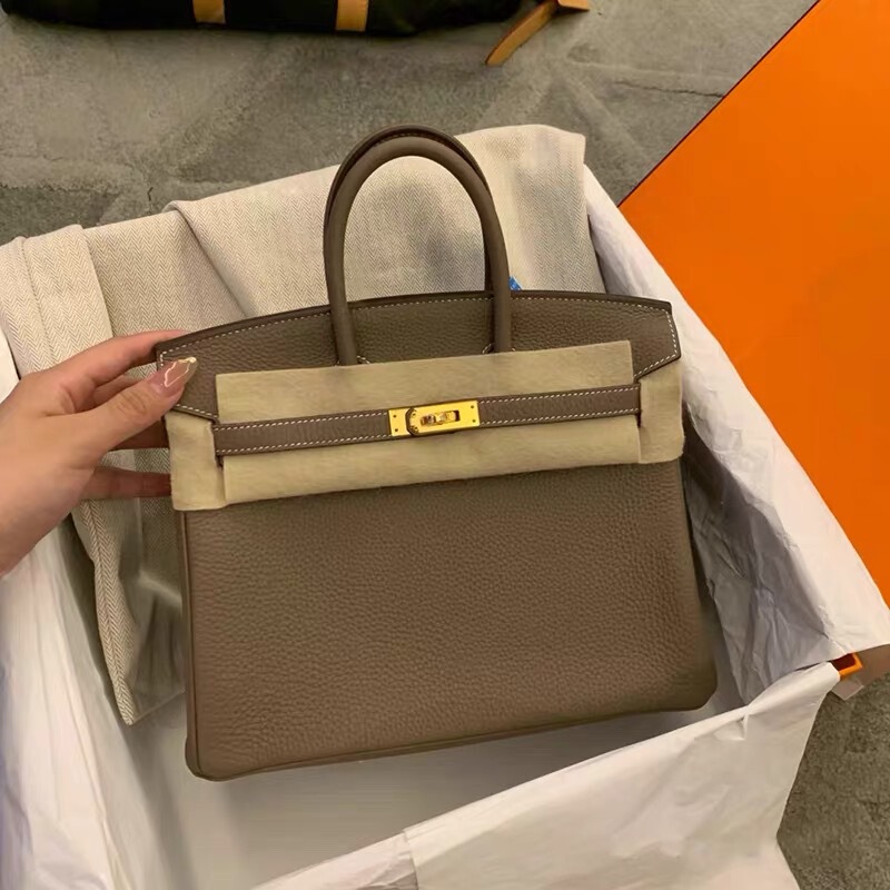 High-End Version of the Platinum Bag Made of Top-Layer Cowhide, Genuine Leather Kelly Bag, New Bridal Bag, Large Capacity Shoulder and Handbag High-End Version of the Platinum Bag Made of Top-Layer Cowhide, Genuine Leather Kelly Bag, New Bridal Bag, Large Capacity Shoulder and Handbag