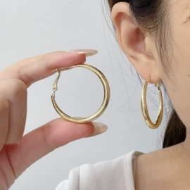 耳环;耳钉;耳坠