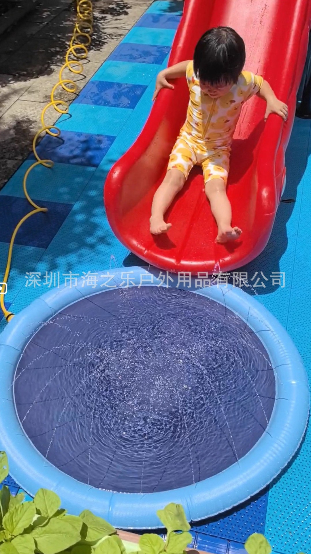 Fábrica en stock PVC infláble sprinkler cojín para niños sprinkler mascotas letras delfin infláble conveniente patio al aire libre