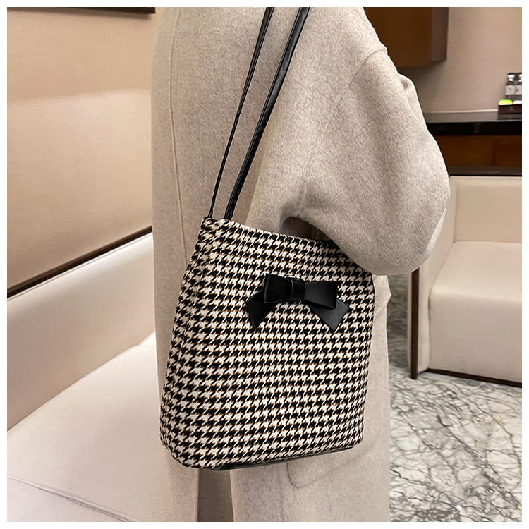 Weaving Check Pattern Big Bag Autumn And Winter Bow Commuter Tote Bag display picture 2