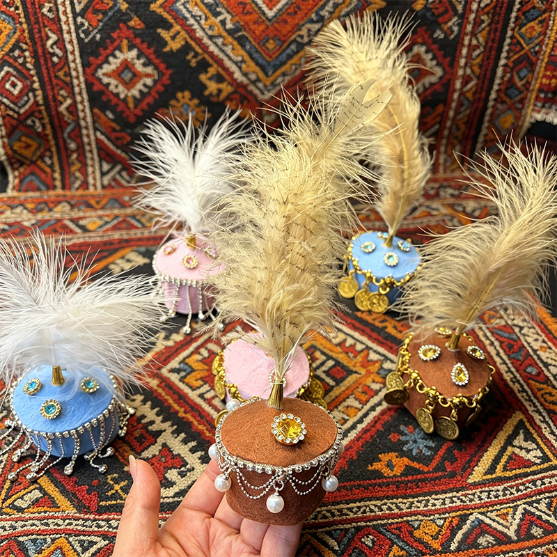 DIY Xinjiang sheep plush hat, a popular online craft, is a unique ethnic-style handmade gift for the Grand Bazaar.