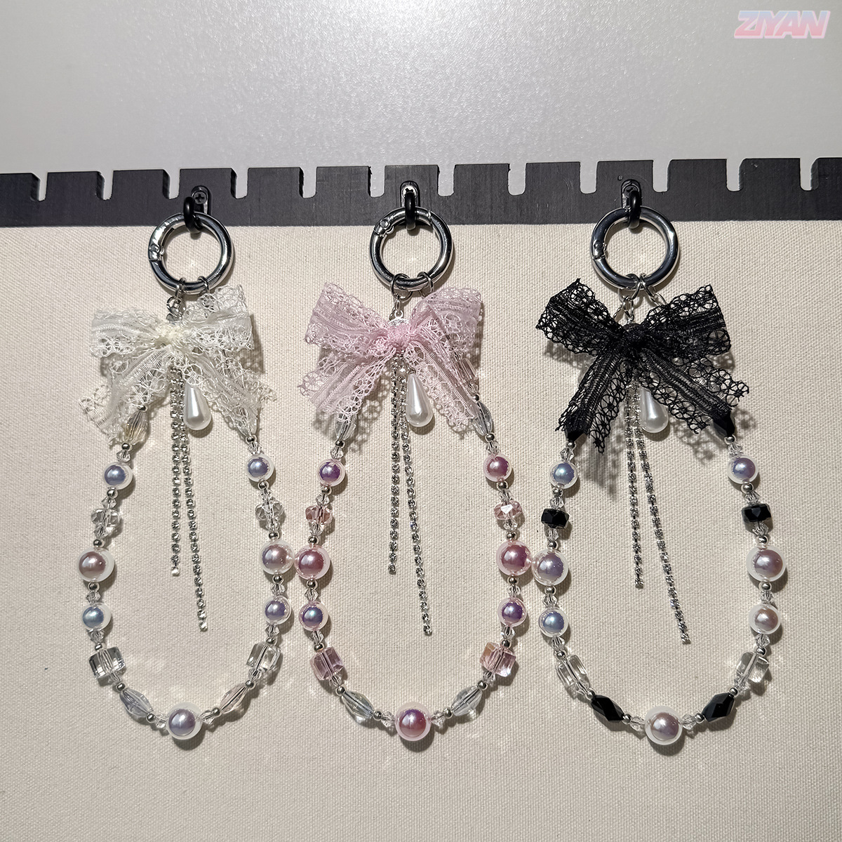 Fashionable elegant keychain with bow