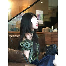 美式辣妹风绿色波点缎面泡泡袖上衣女夏季设计感方领修身短袖T恤