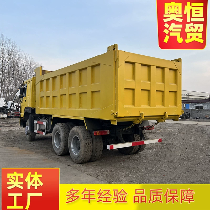 Перевозка подержанного 10-колесного самосвала Howo, двухмостового самосвала, 380-сильного грузовика для перевозки песка и гравия.