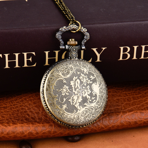 Retro Large Bronze Pocket Watch Quartz Pocket Watch Reunion Jufu Deer Quartz Watch Flip Pocket Watch 9021