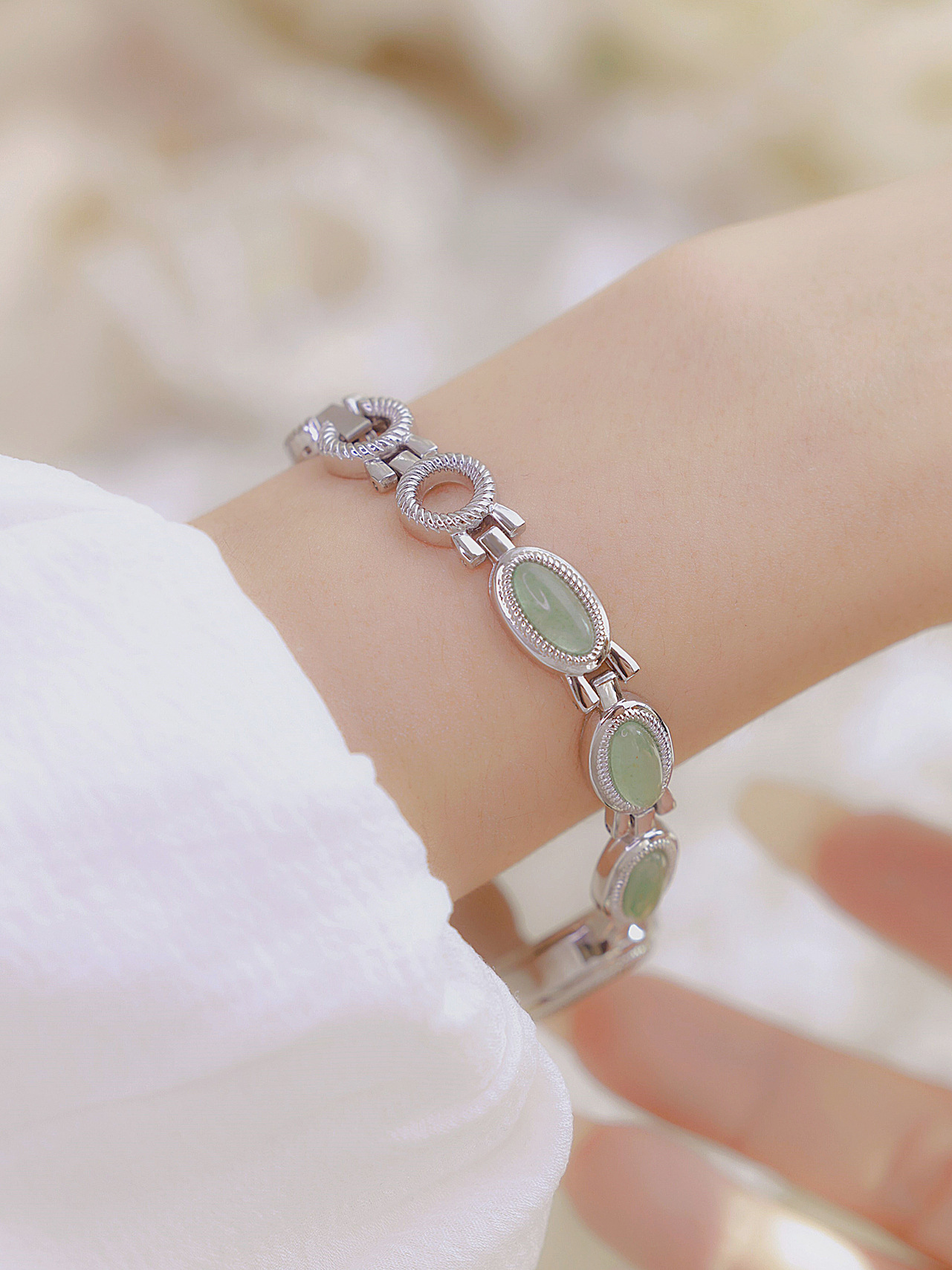 60g Weight Tempered Glass Mirror Material Alloy Strap Material Watch Classification Pointer Display Type Jewelry Buckle Buckle Style Oval Dial Shape Daily, Date Occasion Quartz Movement Solid Color Pattern Women's Gender Simple Style, Classic Style Style Simple Style Classic Style Solid Color Jewelry Buckle Quartz Watch Women's Watches 6