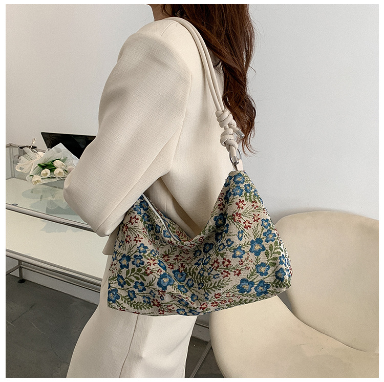 Femmes Petit Nylon Fleur Style Ethnique Fermeture Éclair Sac Sous Les Bras display picture 3