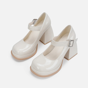 �߸�ЬŮ�ָ��װ׬�����Ь��׷�ˮ̨�A�^һ�֎���ϵJK�}��СƤЬ