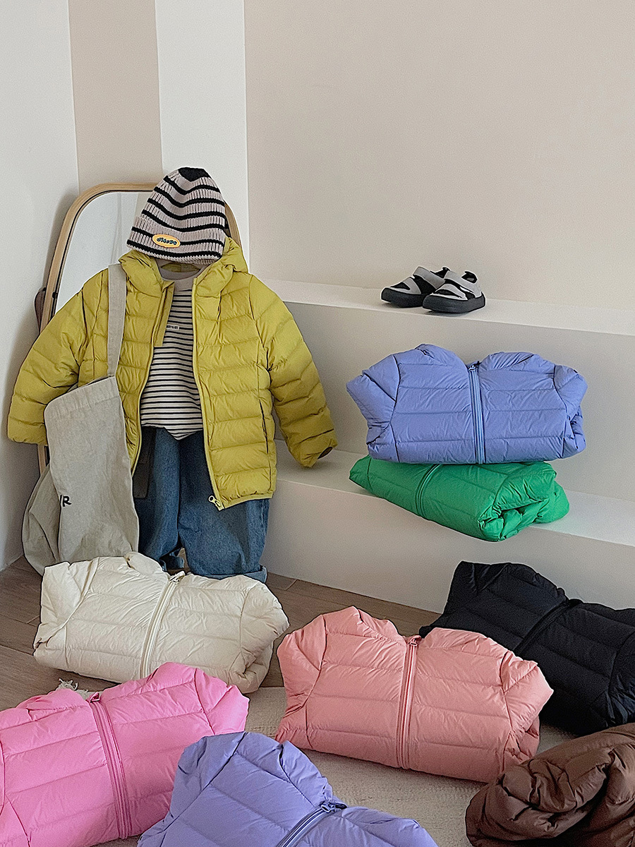 2023 Otoño e Invierno padre-hijo 90 pato blanco abajo estilo coreano ligero abajo chaqueta niños infantil con capucha abajo chaqueta