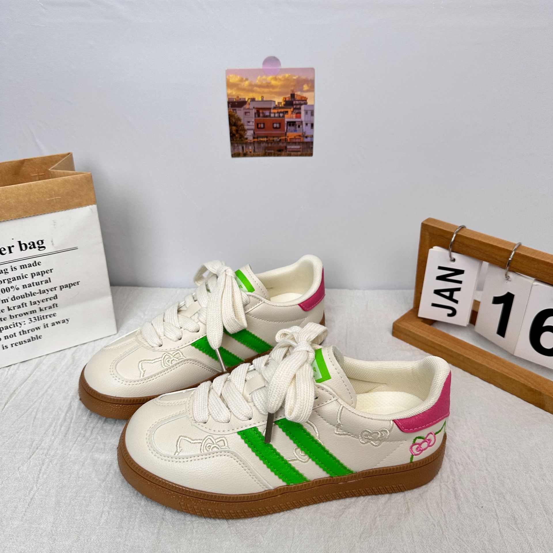 Yuanbo 2025 primavera y verano, el nicho no golpea los zapatos de entrenamiento alemanes, los nuevos zapatos blancos lindos para mujer, los zapatos casuales para mujer