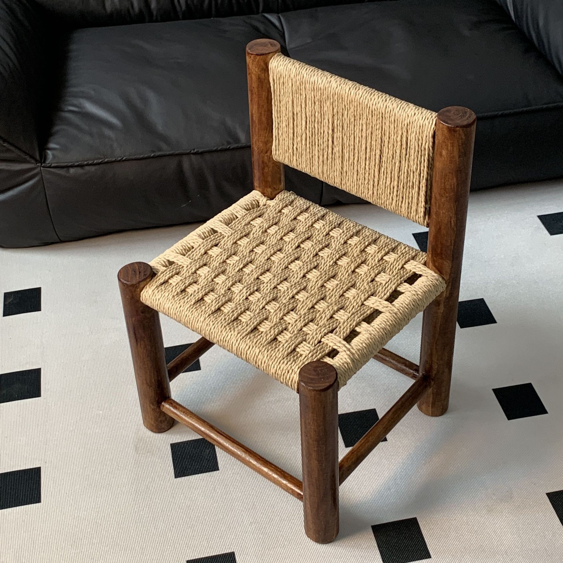 Taburetes de madera sólida retrógrados pequeños taburetes de cambio de zapatos simple asiento familiar moderno taburetes de alto valor de cara pequeñas patatas dulces