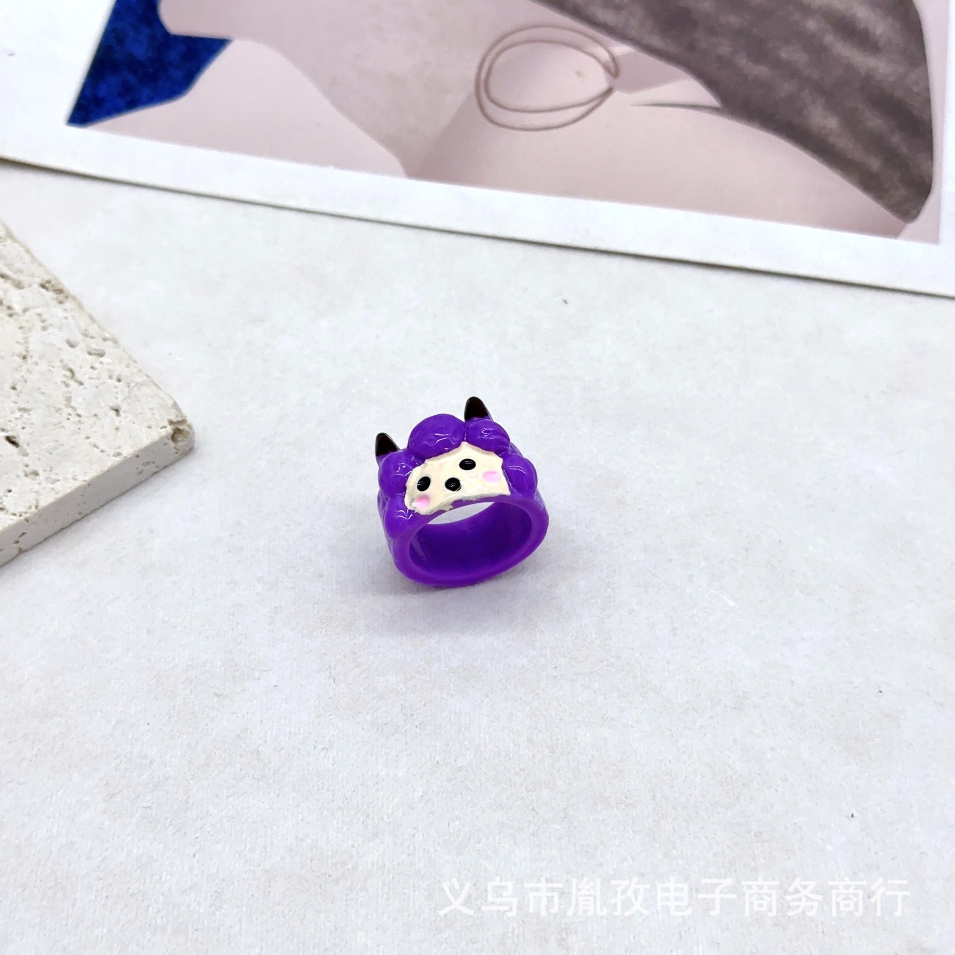 Transfronterizo nueva venta caliente multi-color creativo personalidad de dibujos animados Tres dimensiones ovejas resina anillo diversión joyería decorativa