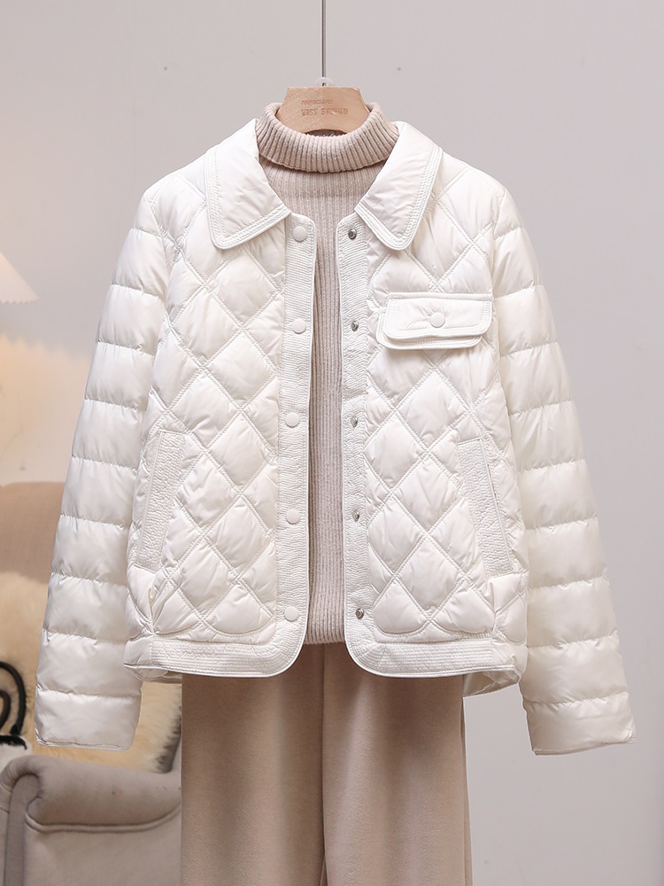 샤오샹 스타일 여성용 가벼운 다운 재킷 2025년 가을 겨울 신상품 라펠 칼라 짧은 기장 패셔너블한 인기 아우터