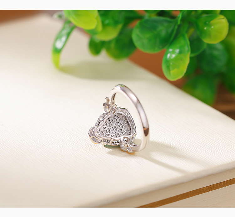 Nhẫn bạc S925 mạ vàng khảm đá xanh ngọc bích họa tiết Pixiu phong cách cổ điển — Bạc 925 chi tiết 4