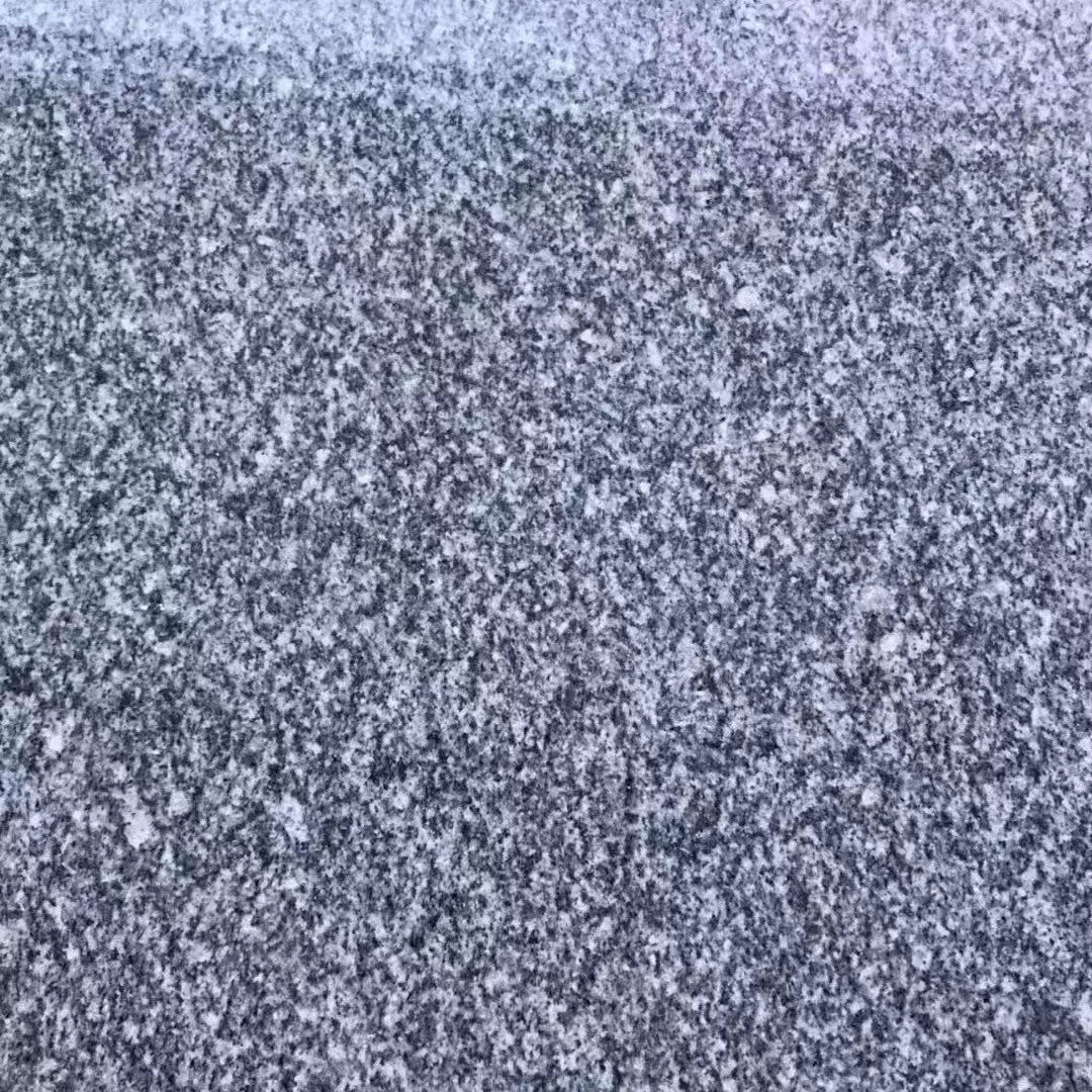 Полы из обожжённого камня цвета «сезам белый», обожжённый камень цвета «сезам серый», плиты для лестниц, бордюрный камень, бордюрная плитка.