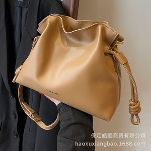 Popular super popular niche drawstring underarm bucket bag women's bag 2023 Summer new simple all-match shoulder messenger bag