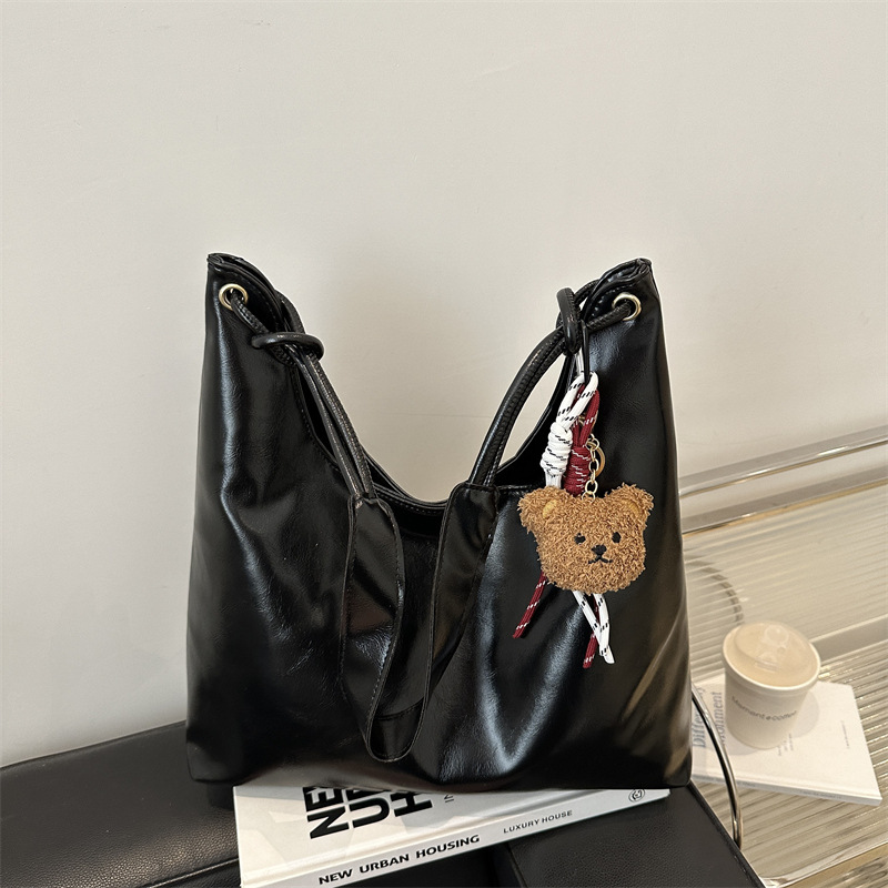 Bolso de hombro de gran capacidad de cuero blando de invierno 2024 nuevo estilo versátil bolso de brazo bolso de moda bolso especial para mujeres