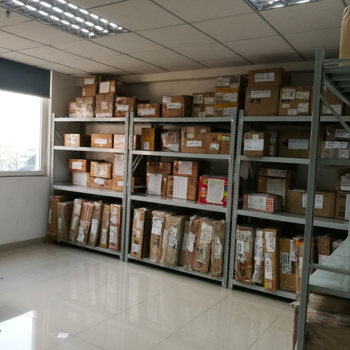 AMP连接器1393315-9