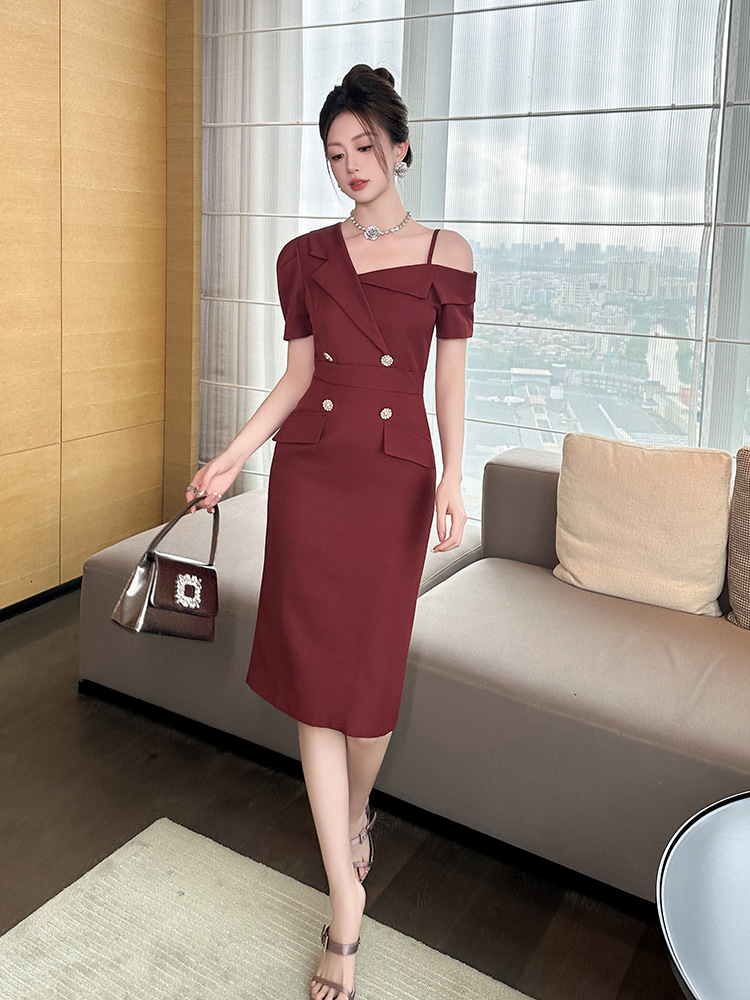 Đầm liền thân nữ trễ vai ôm dáng dài ngang đùi kiểu Pháp — Màu đỏ son