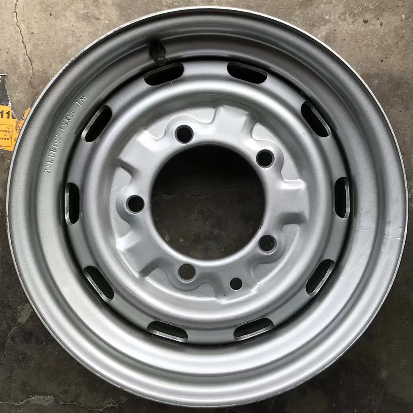 Original Car Model Alto Changan Star Wuling Light Truck Gold Cup Light Truck Steel Rims and Wheel Hubs Original Factory Export Parts