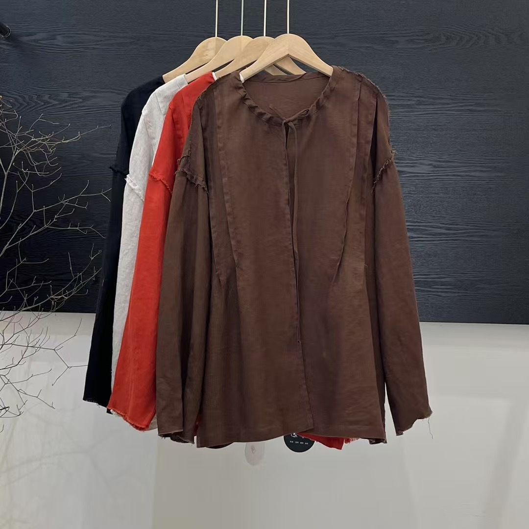 Design spring retro shirt with a round collar