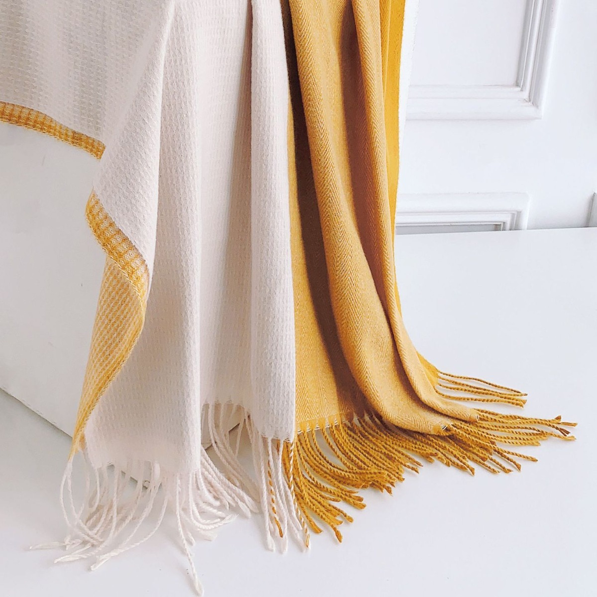 Bufanda de imitación de cachemira bicolor para mujer, otoño-invierno 2025, con borlas, estilo dulce y decorativo, cálida y en stock.