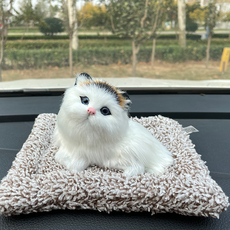 누워있는 고양이 13은 울 수 있다