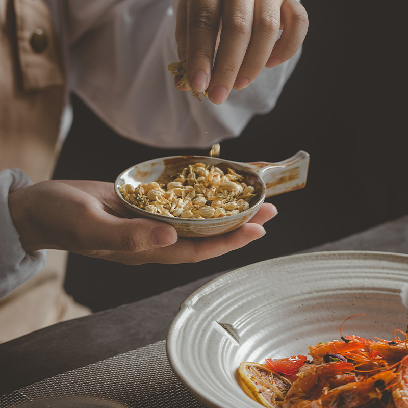Japanese-style long-handled dipping sauce plate, seasoning dipping plate for dumplings, soy sauce and vinegar dish, ceramic taste dish, household chopstick stand, small plate