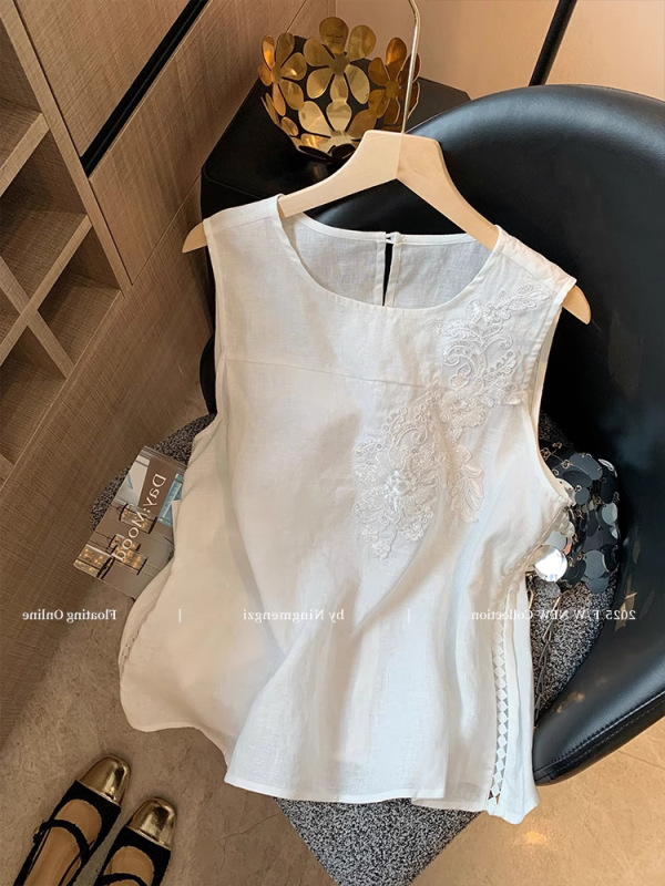 High-Quality Must-Have! Exquisitely Embroidered White Linen Sleeveless Vest for Women, Summer High-End, Age-Reducing, Lightweight Top