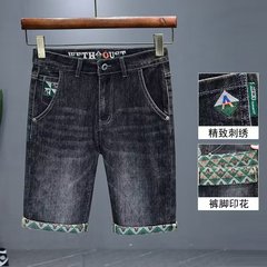 男性の夏の薄い高級デニムの半ズボンのファッションブランドのゆったりしたストレートの5分のズボンの高級感のファッションのプリントの半ズボン