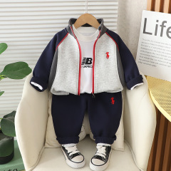 Yihao 子供服男の子スーツ秋の新作刺繍カジュアル韓国風子供スポーツ 3 点セット小中型子供服
