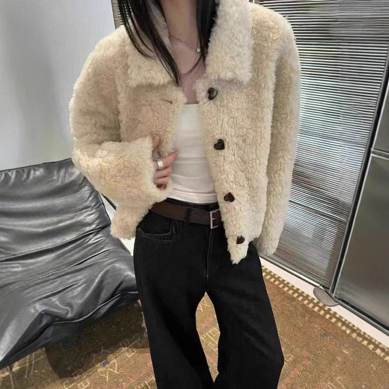 Real Wool Full Wool Fur Lamb Fur One-piece Love Button Square Collar Design 2024 Winter Coat Coat Women