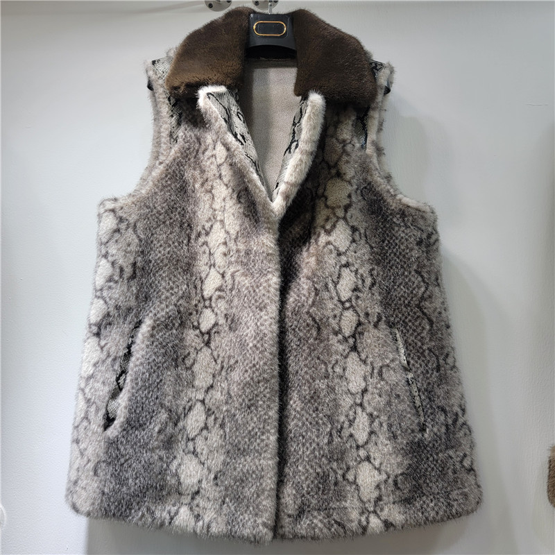 Retro francés de alto nivel café estampado leopardo chaleco de peluche para mujeres 2025 nuevo caballo pequeño clip para vestir la camisa