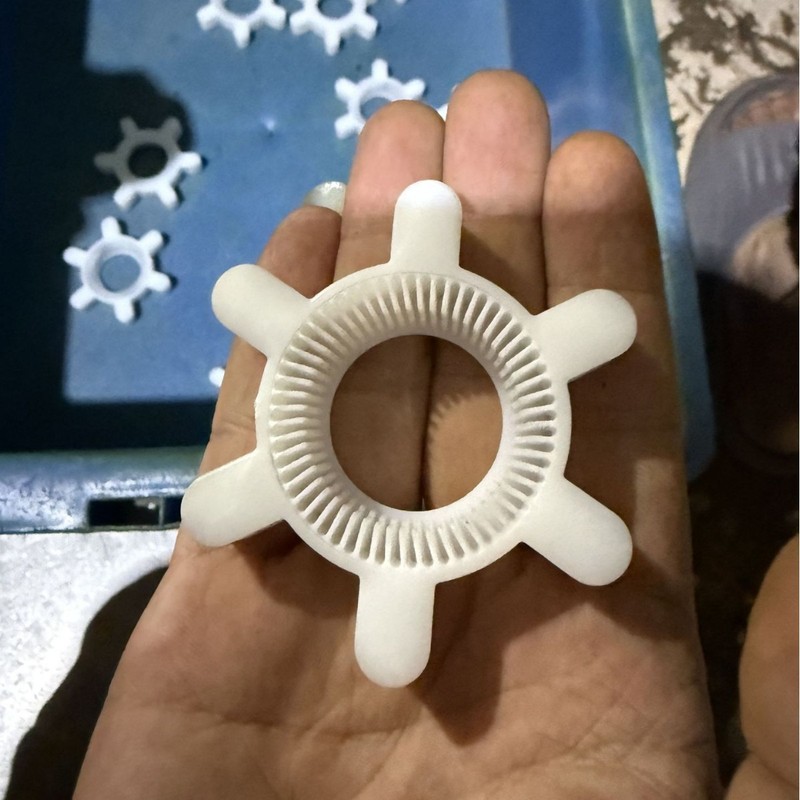 国境を越えた人気のクリエイティブボトルキャップオープナーホームキッチン回転コークスボトルオープナーツールおもちゃ|undefined