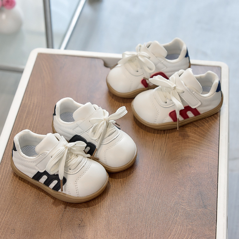Zapatos deportivos para niños 2026 primavera nuevos zapatos de entrenamiento para niñas con suela suave, zapatos casuales para niños, zapatos para bebés pequeños zapatos blancos