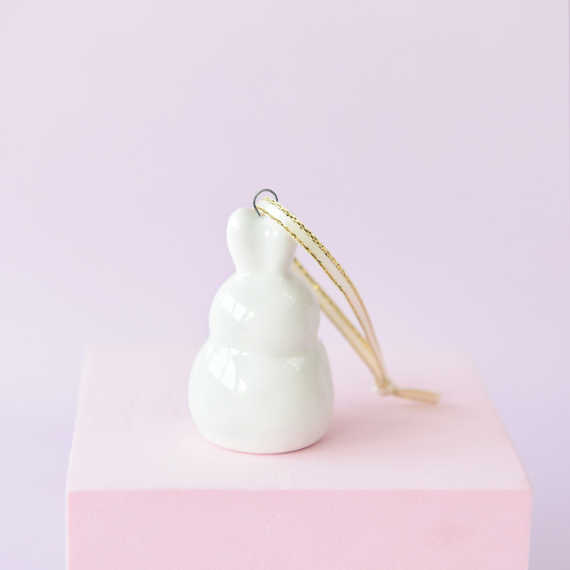 Conejo creativo Flor de zanahoria pequeña pieza colgante de cerámica alivio tridimensional colgante decoración del hogar lindo regalo de cumpleaños