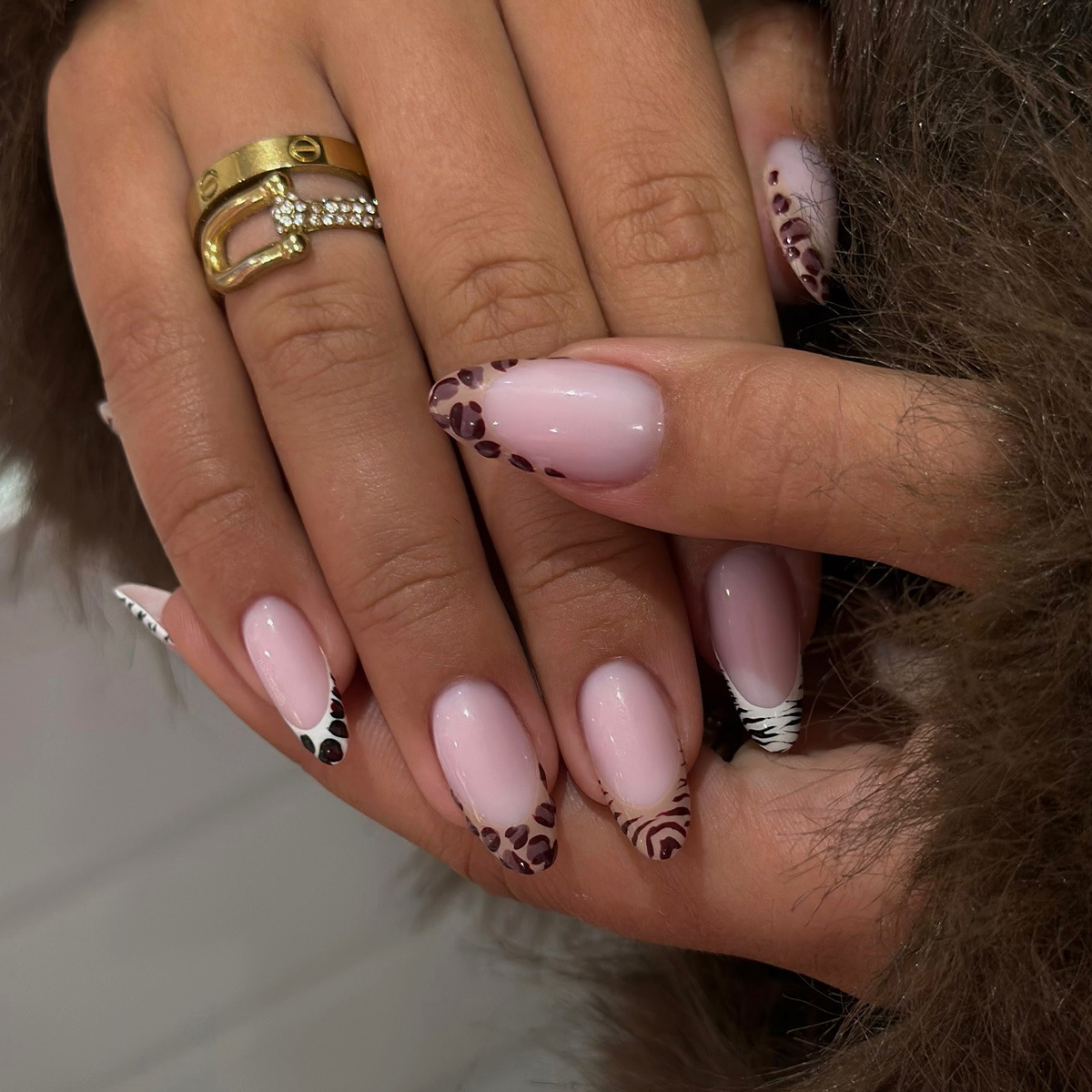 Uña de almendra desmontable negra borde francés minimalista moda manicura falsa parche de uñas al por mayor