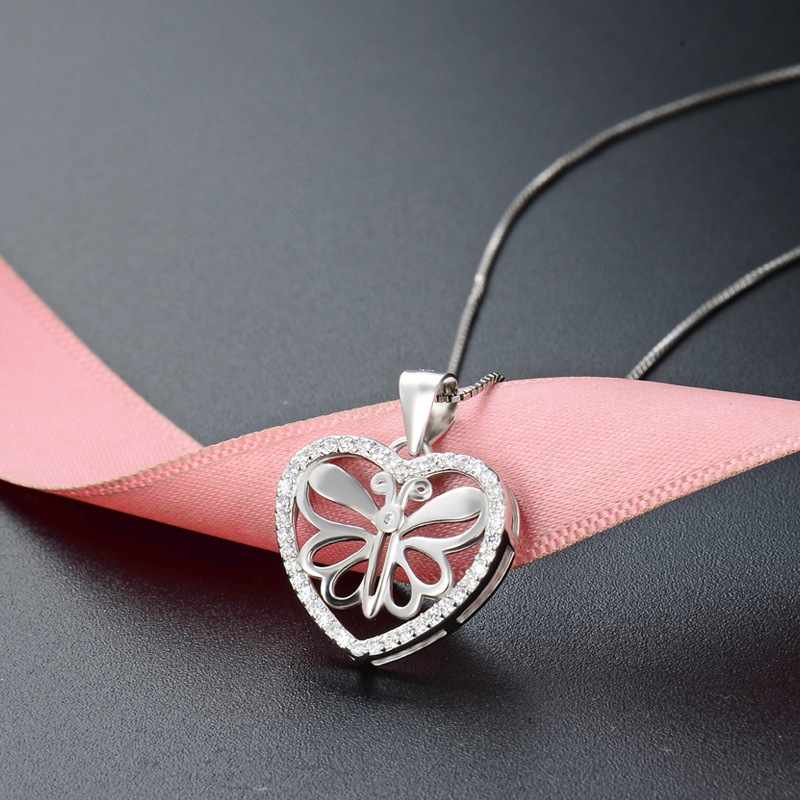 Collar de mariposa de amor de plata de ley 925 transfronterizo nuevo colgante de corazón hueco de diamantes simple de moda cadena de clavícula femenina