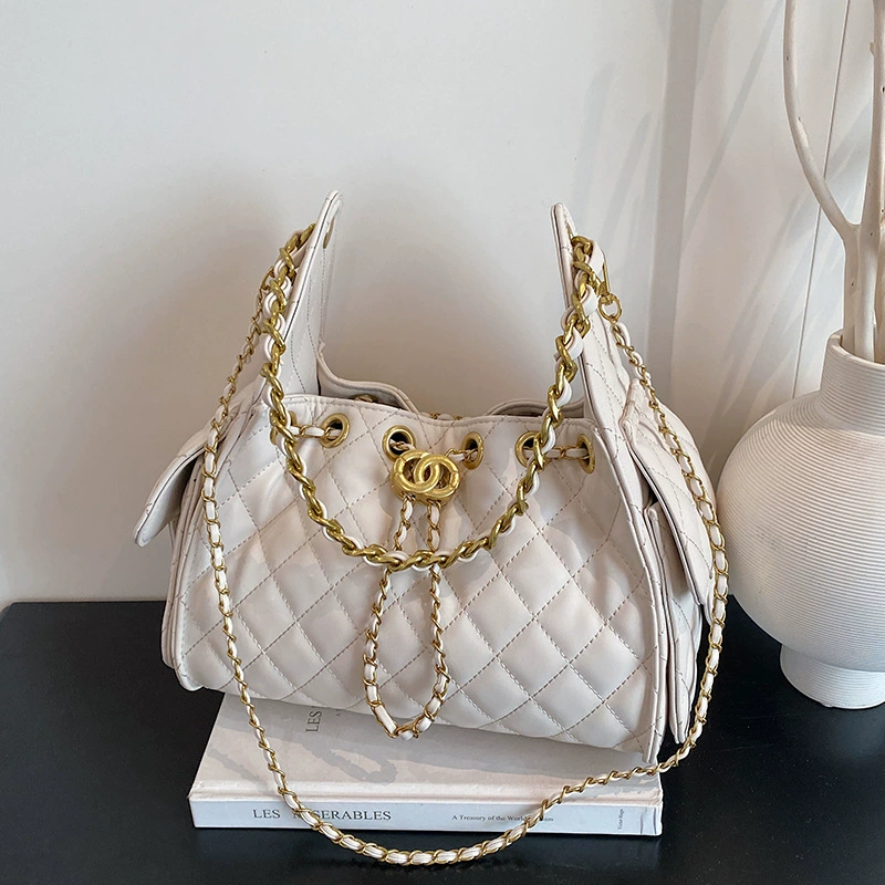 One-shoulder bag, quilted diamond pattern, chain strap, 26×14×20 cm