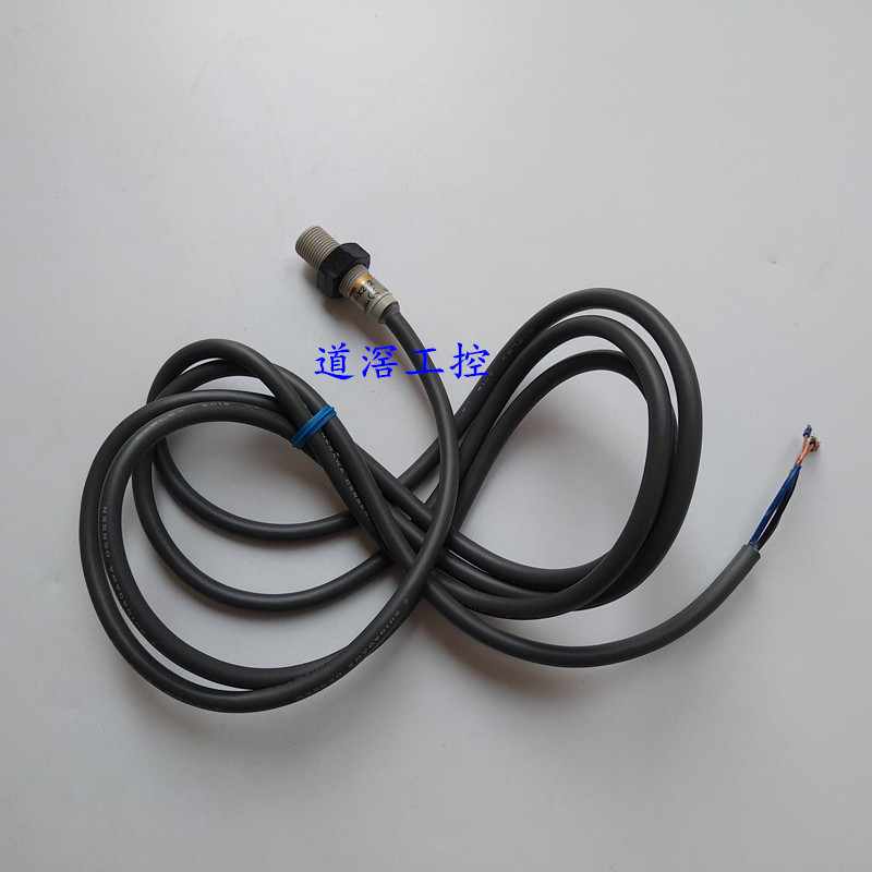 E2F-X1R5E2 2M  欧姆龙OMRON接近传感器