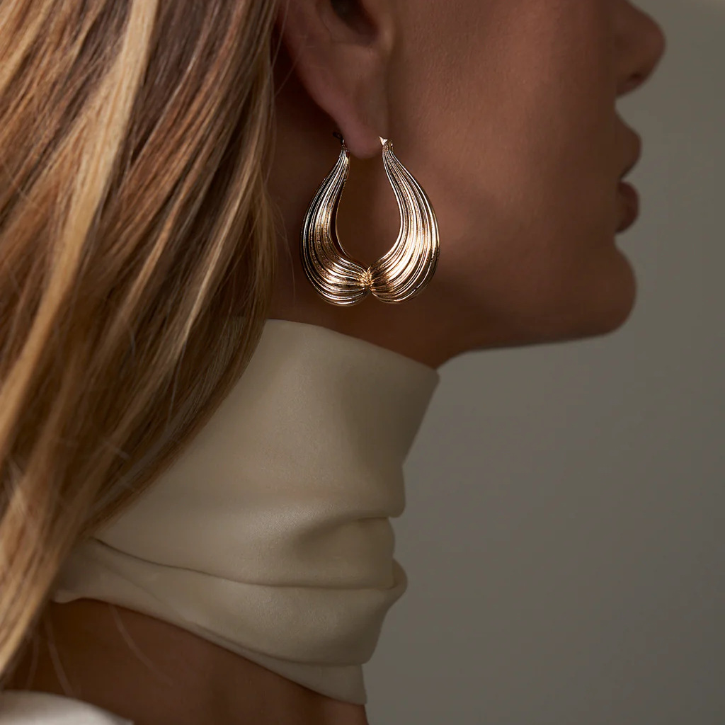 Europa y los Estados Unidos red viento amor pendientes de orejas de moda femenina alta sensación exagerada corazón de melocotón pendientes de acero inoxidable transfronterizos