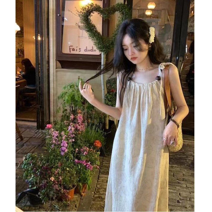 Elegant summer dress with sleeves sleevless