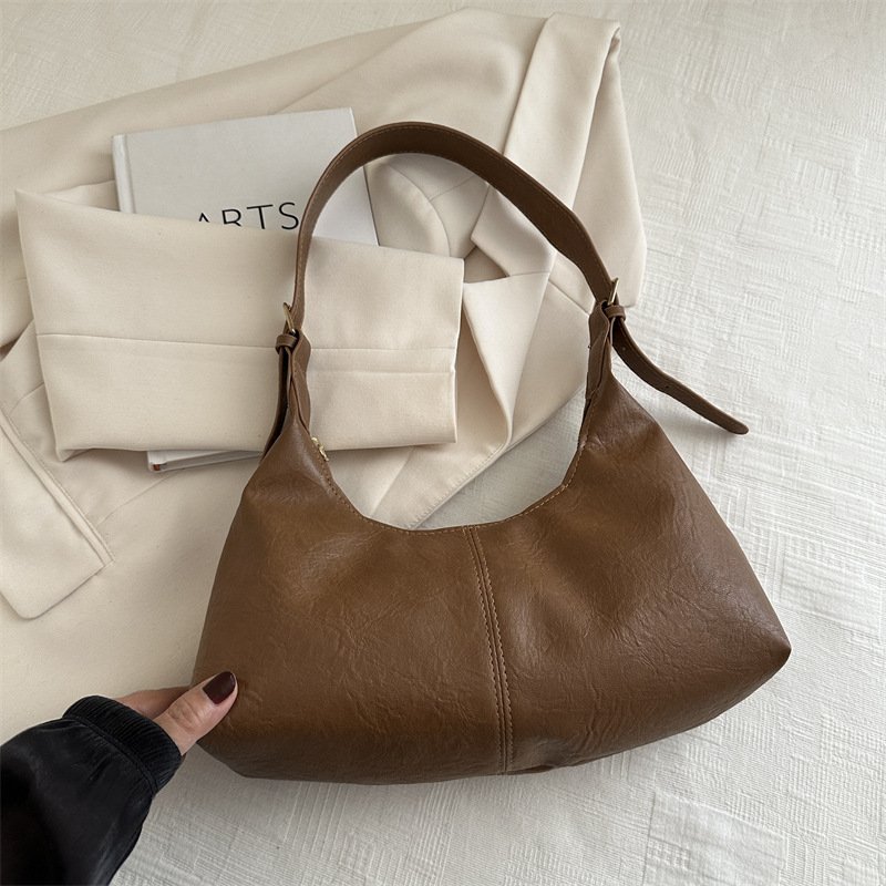 Nuevo diseño de nicho bolso de axila de piel de vaca otoño e invierno bolso de mensajero casual de un solo hombro bolso de baguette de moda para mujer