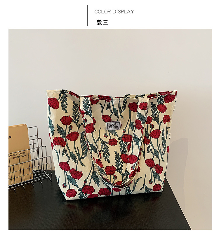 The large-capacity single-shoulder bag for student commuting is a bestseller in early spring. The Korean-style fresh and simple floral fabric bag is a versatile tote bag undefined