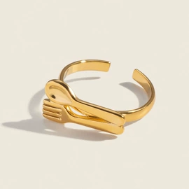 项链;耳钉;戒指