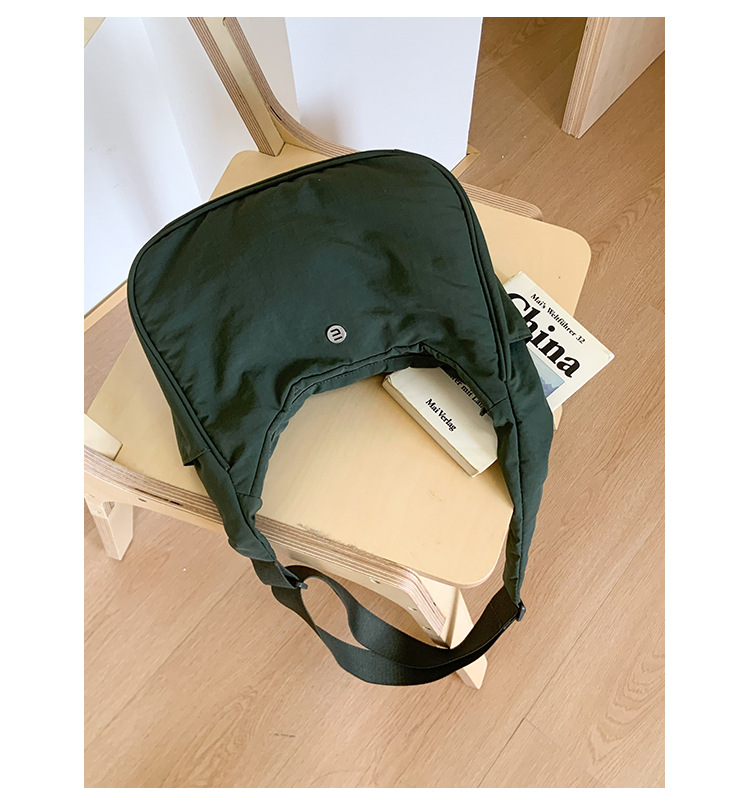 Small handbag, women's underarm bag, fashionable and casual single-shoulder bag, crossbody bag, 2025 new style for work and commuting, stylish solid color bag undefined